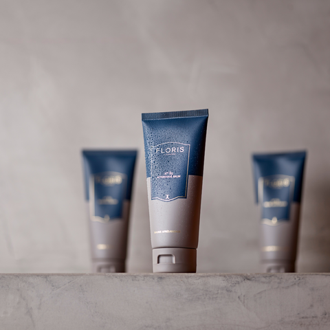 Floris London - No.89 - Feuchtigkeitscreme für Gesicht, sowie Aftershave Balm und Shaving Cream auf dunklem Hintergrund
